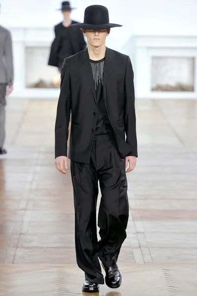 Look 27